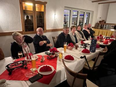 In harmonischer Atmosphäre fand unsere diesjährige Weihnachtsfeier im Gasthof „Zur Mühle“ in Munderloh statt. Wir haben an dem Abend Helmut Förster, Hans-Gerd und Brigitte Behrens  für 50 Jahre Mitgliedschaft und ihr starkes Engagement  in der CDU geehrt und ihnen die Ehrenurkunde überreicht. 