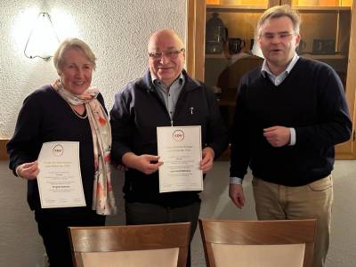 In harmonischer Atmosphäre fand unsere diesjährige Weihnachtsfeier im Gasthof Zur Mühle in Munderloh statt. Wir haben an dem Abend Helmut Förster, Hans-Gerd und Brigitte Behrens  für 50 Jahre Mitgliedschaft und ihr starkes Engagement  in der CDU geehrt und ihnen die Ehrenurkunde überreicht. 
